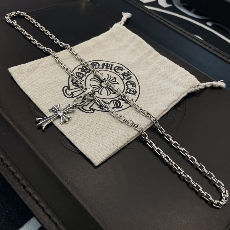 Ch*0me He**ts necklaces